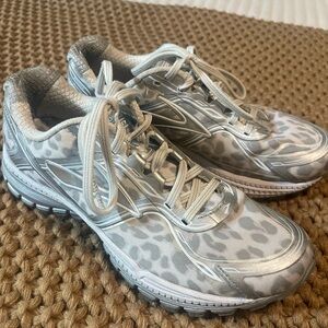 Brooks Gray Leopard Print Sneakers